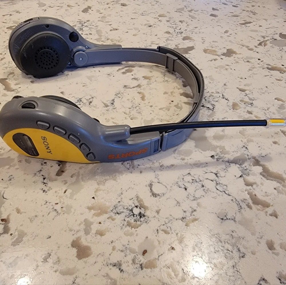 Vintage Pair of Sony Walkman Sports SRF-HM55 AM/FM Headsets Working!
